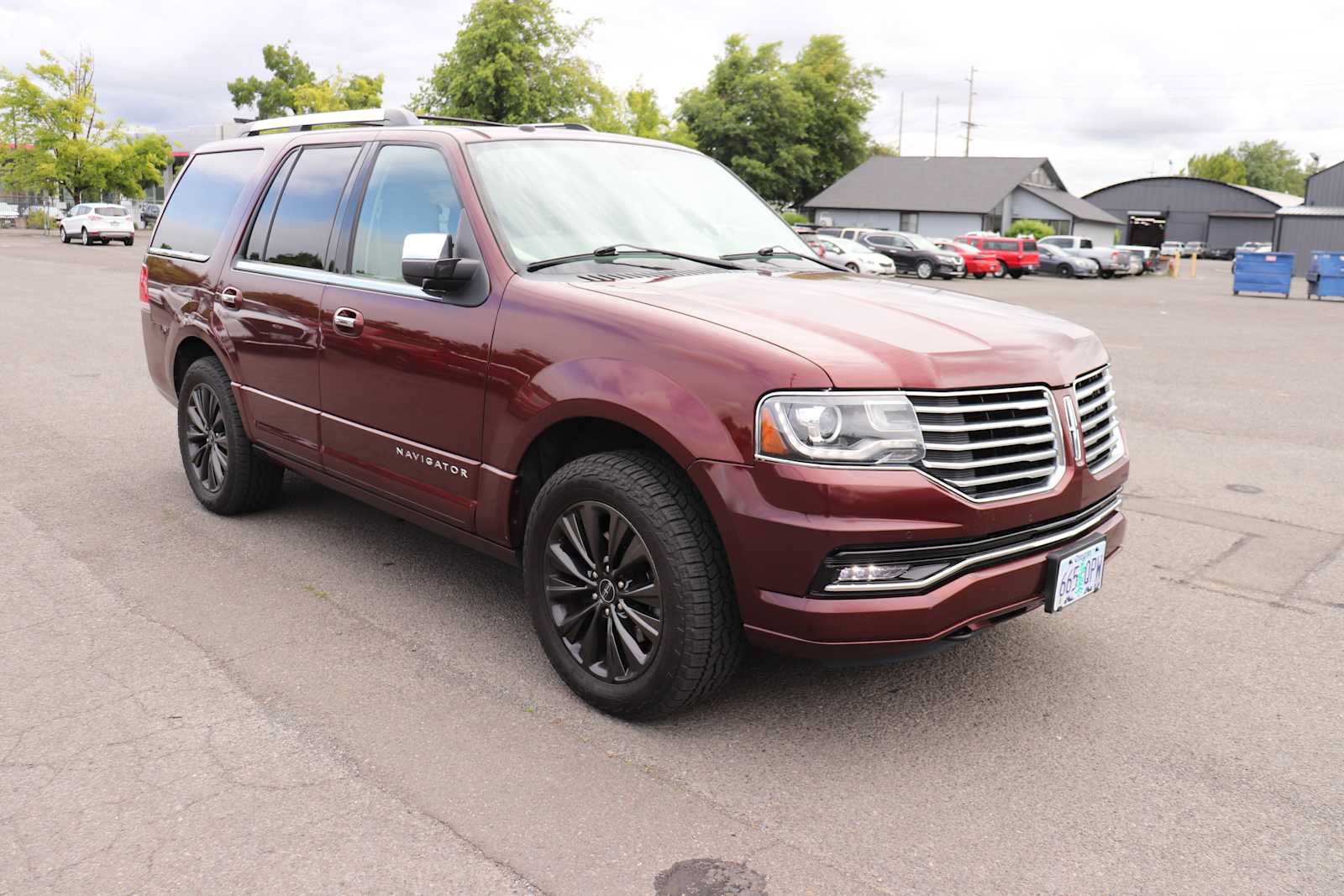 Used 2015 Lincoln Navigator 4WD image 3
