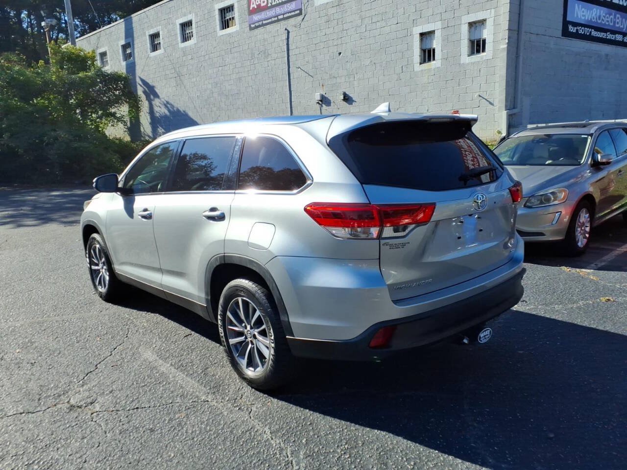 Used 2019 Toyota Highlander XLE FWD image 8