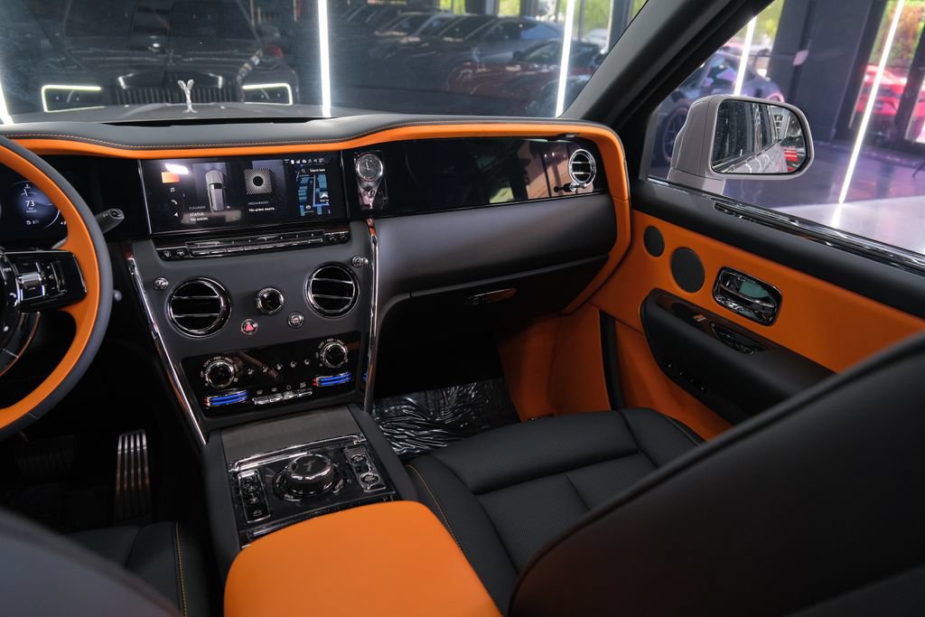 Used 2026 Rolls-Royce Cullinan AWD/4WD image 27