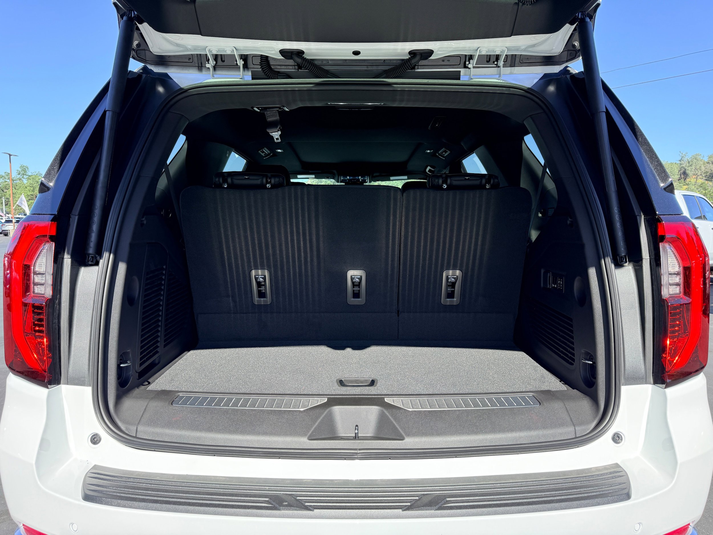 New 2026 GMC Yukon Denali w/ Sun & Power Step Package AWD/4WD image 8