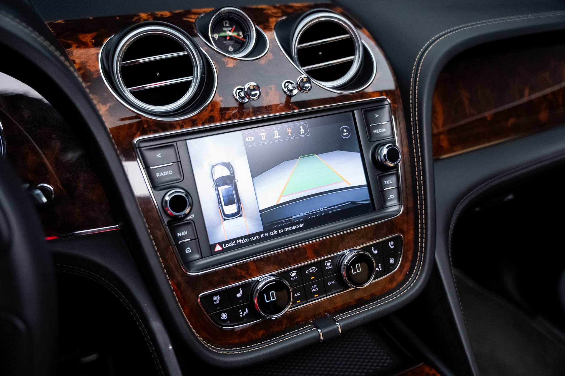 Used 2018 Bentley Bentayga AWD/4WD image 49