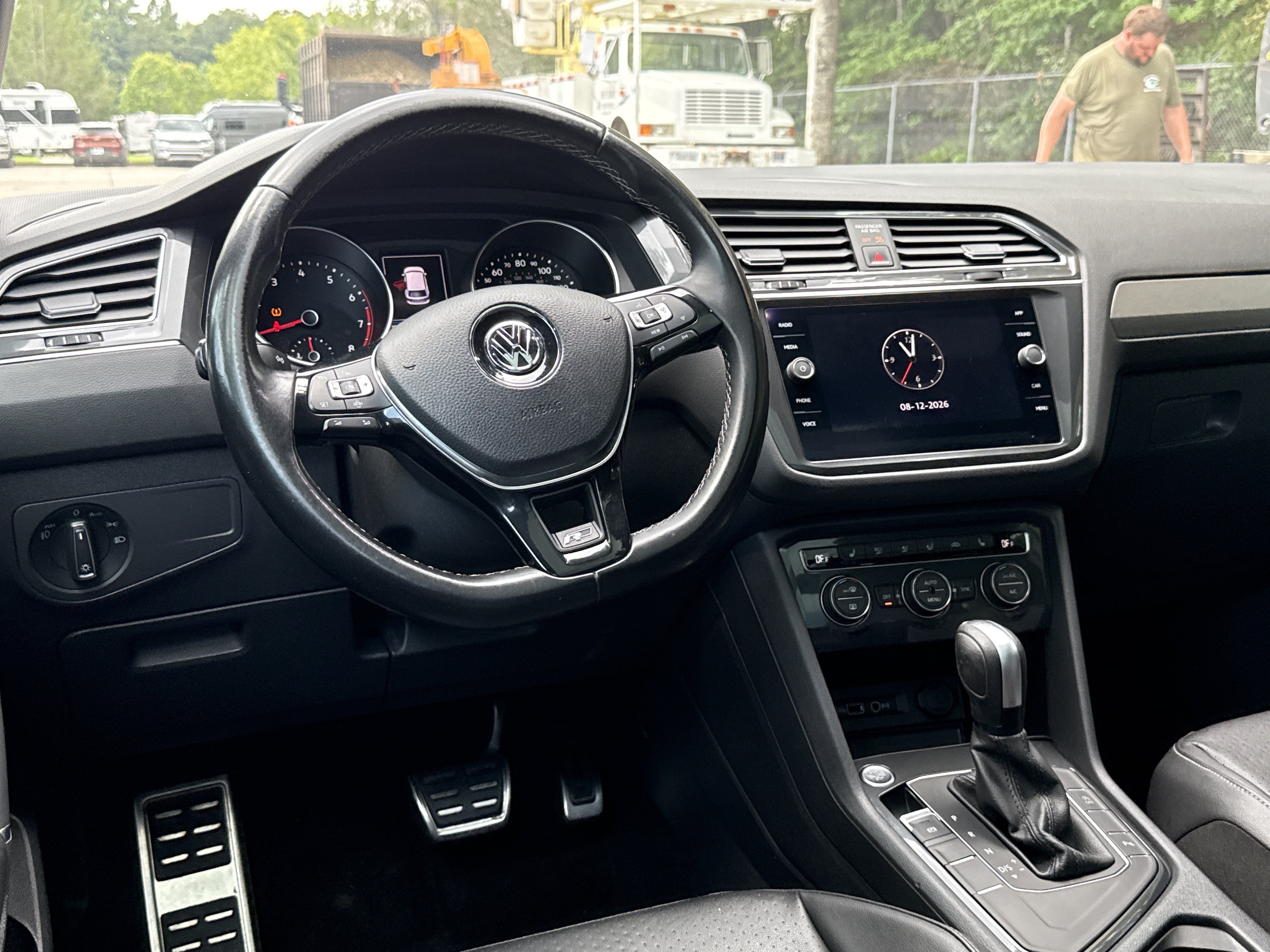 Used 2020 Volkswagen Tiguan SE R-Line FWD image 22
