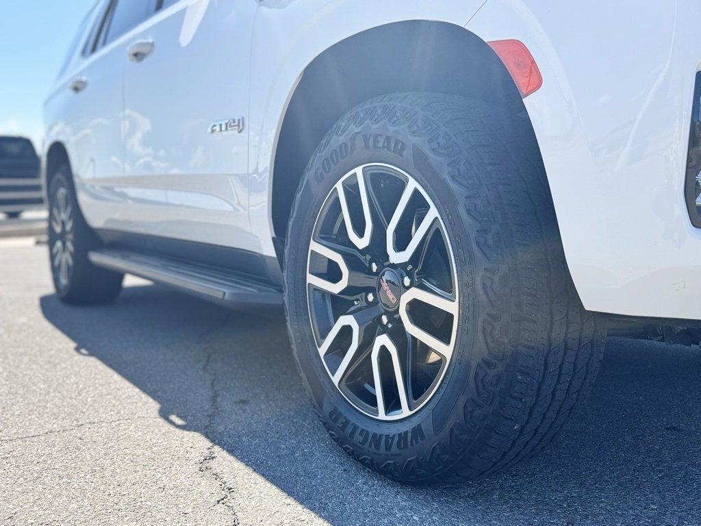 Used 2024 GMC Yukon AT4 w/ Technology Package image 2