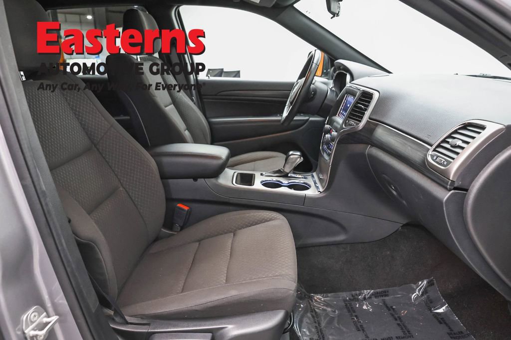 Used 2021 Jeep Grand Cherokee Laredo AWD/4WD image 23