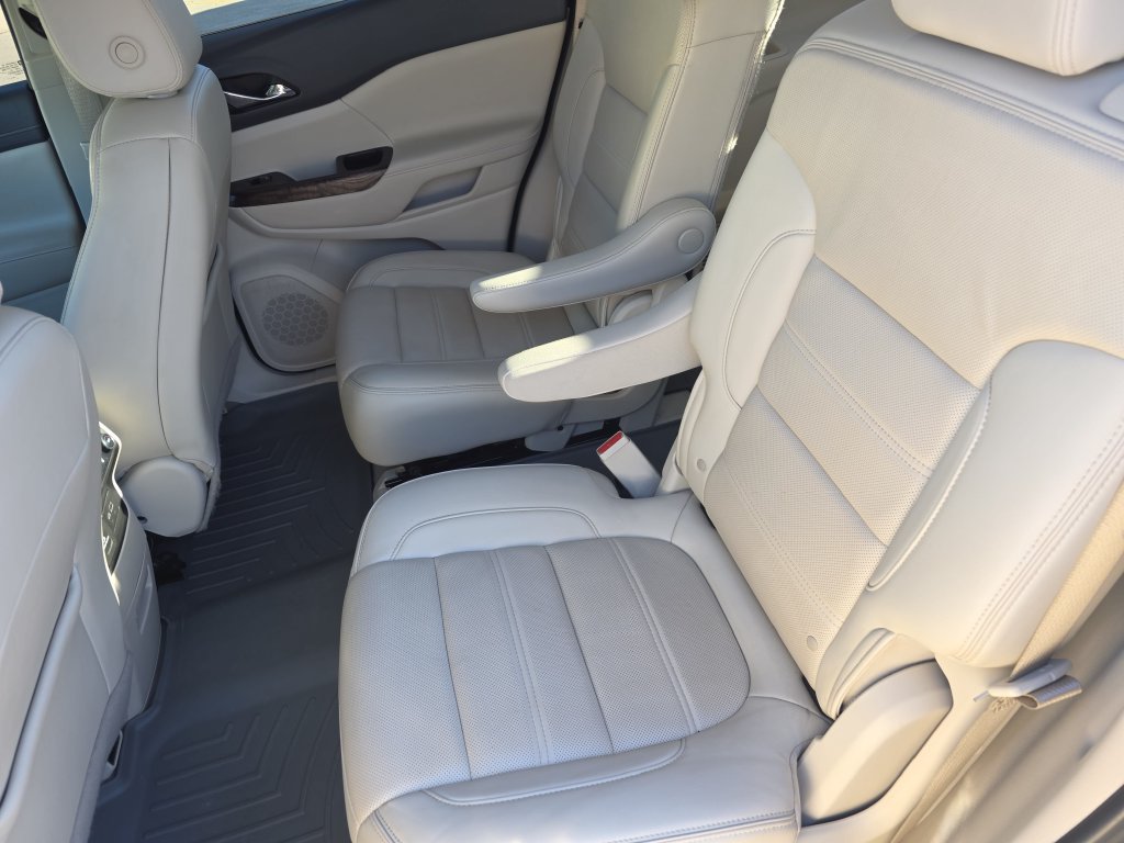 Used 2021 GMC Acadia Denali w/ Denali Technology Package FWD image 19