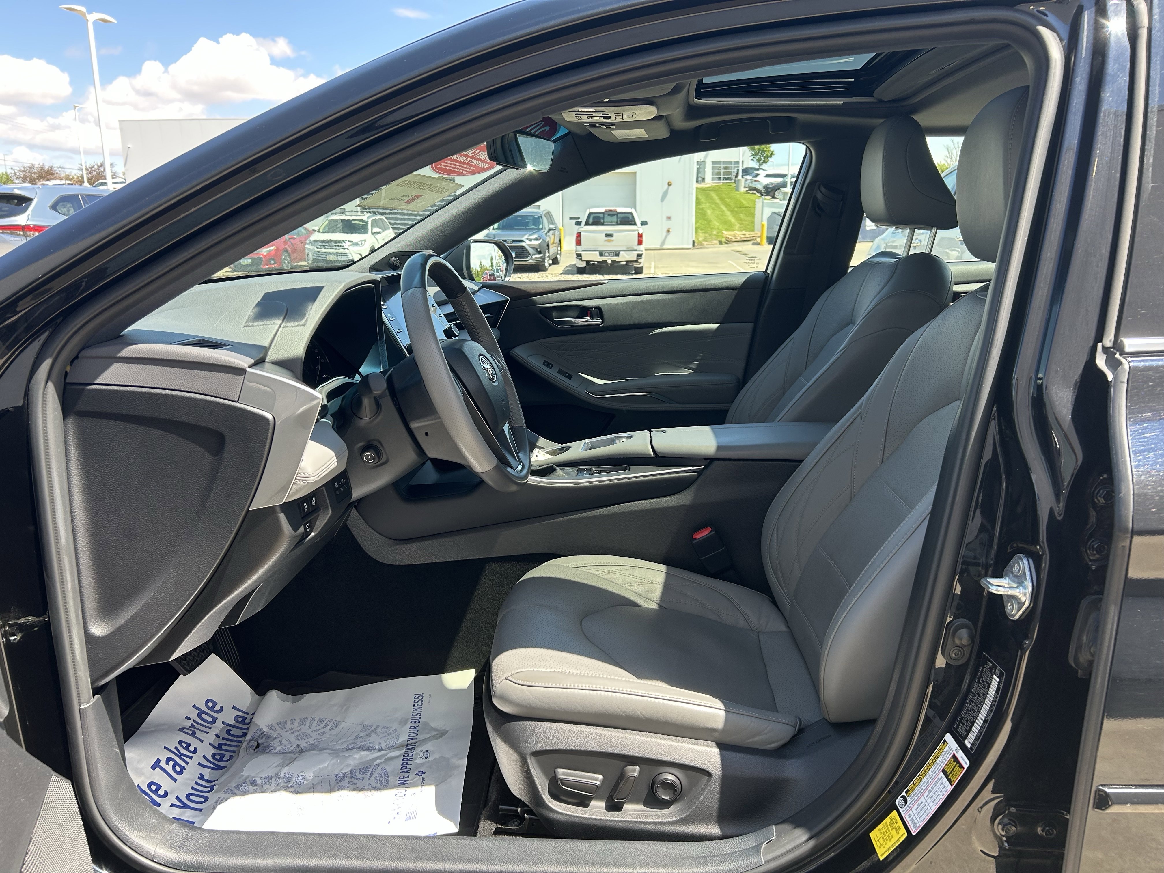Certified 2022 Toyota Avalon Limited w/ Advanced Safety Package FWD image 13