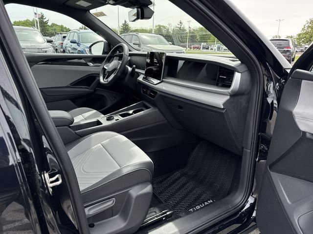 New 2026 Volkswagen Tiguan SE R-Line FWD image 29