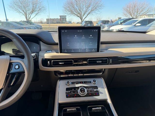 Used 2023 Lincoln Aviator AWD w/ Premium Package image 17