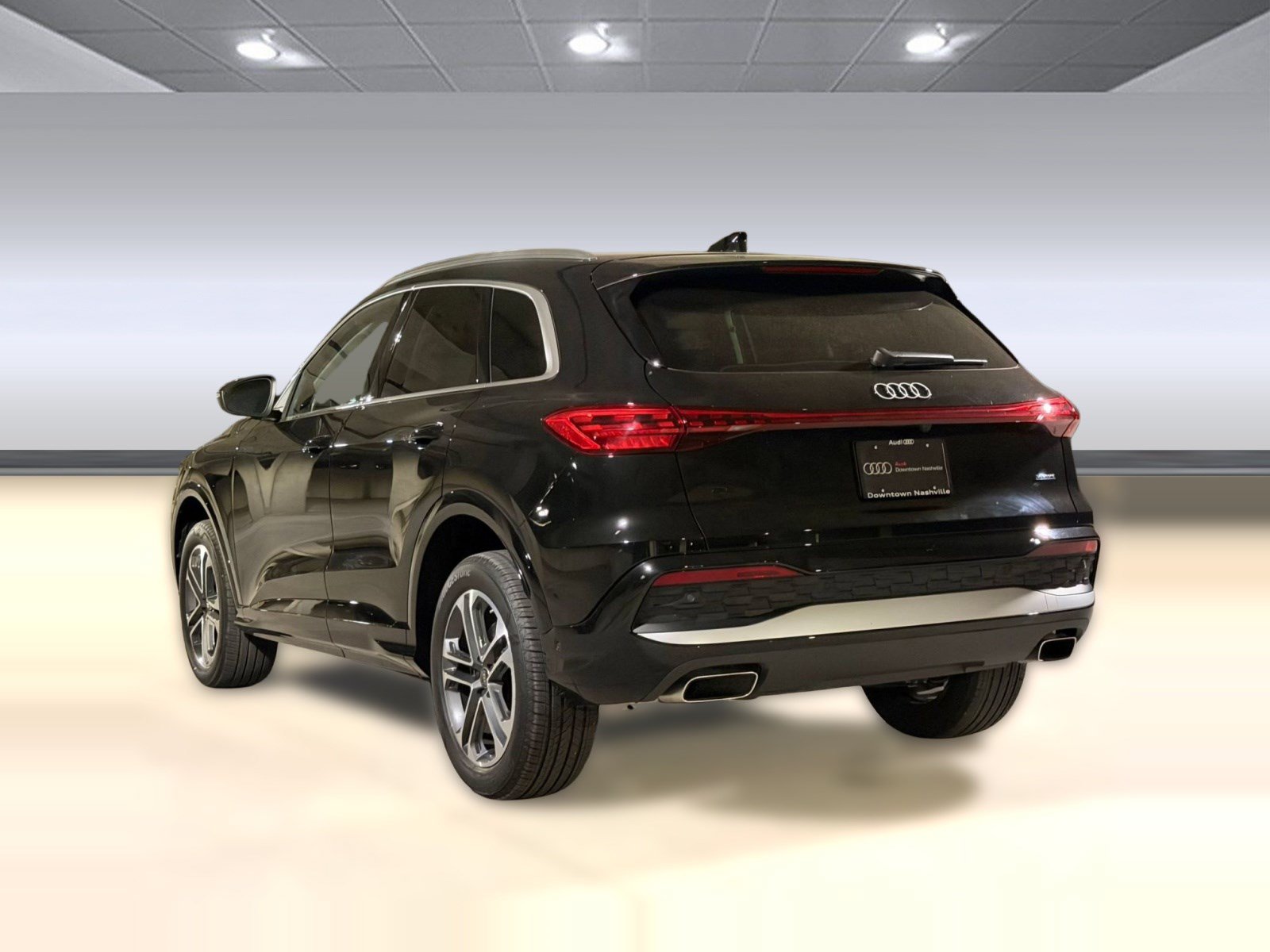 Certified 2025 Audi Q5 Premium w/ Convenience Package AWD/4WD image 3