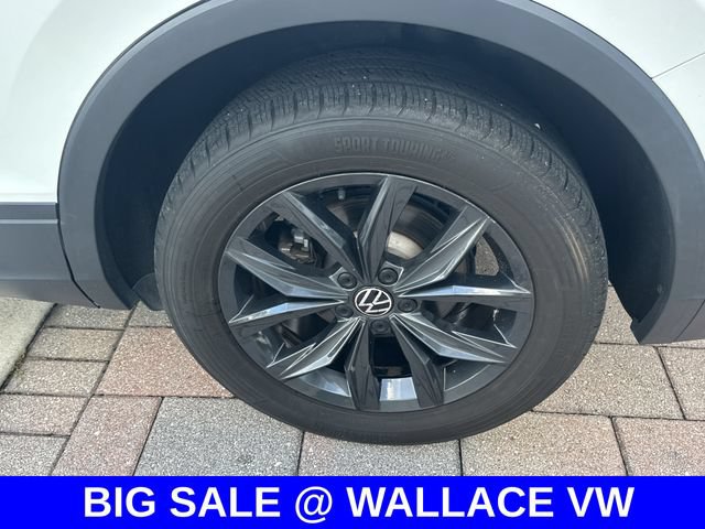 Certified 2024 Volkswagen Tiguan SE FWD image 11
