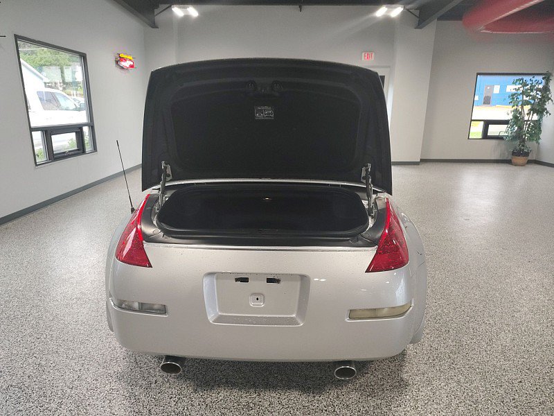 Used 2007 Nissan 350Z Touring RWD image 11