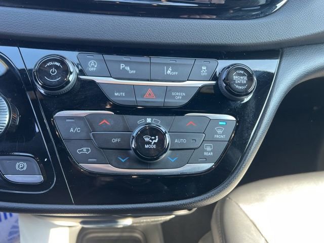 Used 2025 Chrysler Pacifica Select image 22