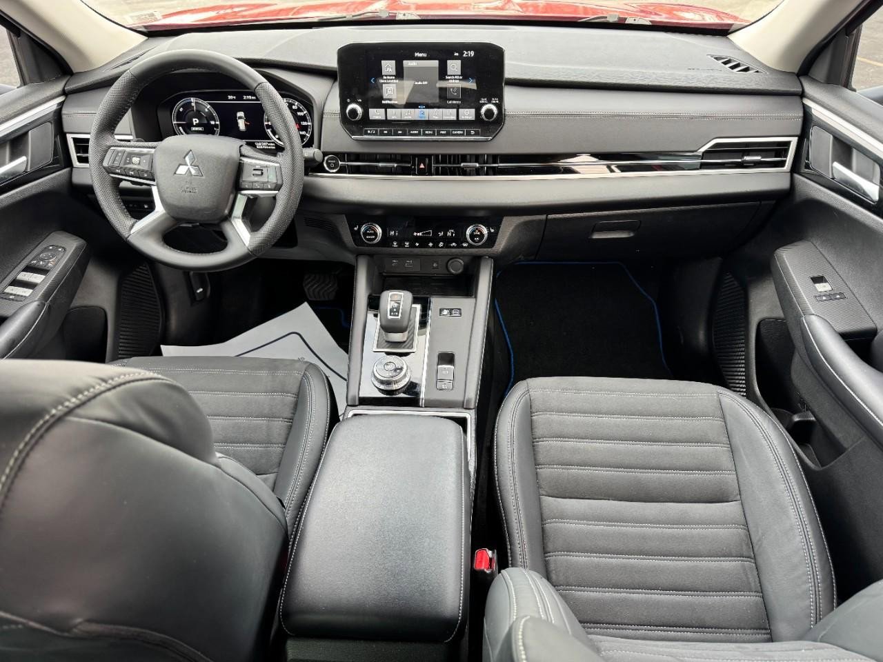 Used 2023 Mitsubishi Outlander SE image 12