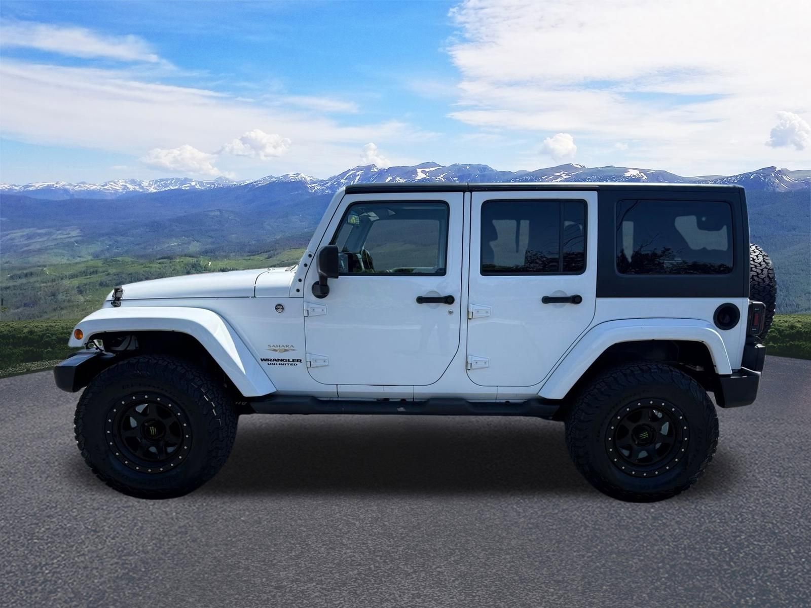 Used 2015 Jeep Wrangler Unlimited Sahara w/ Connectivity Group AWD/4WD image 2