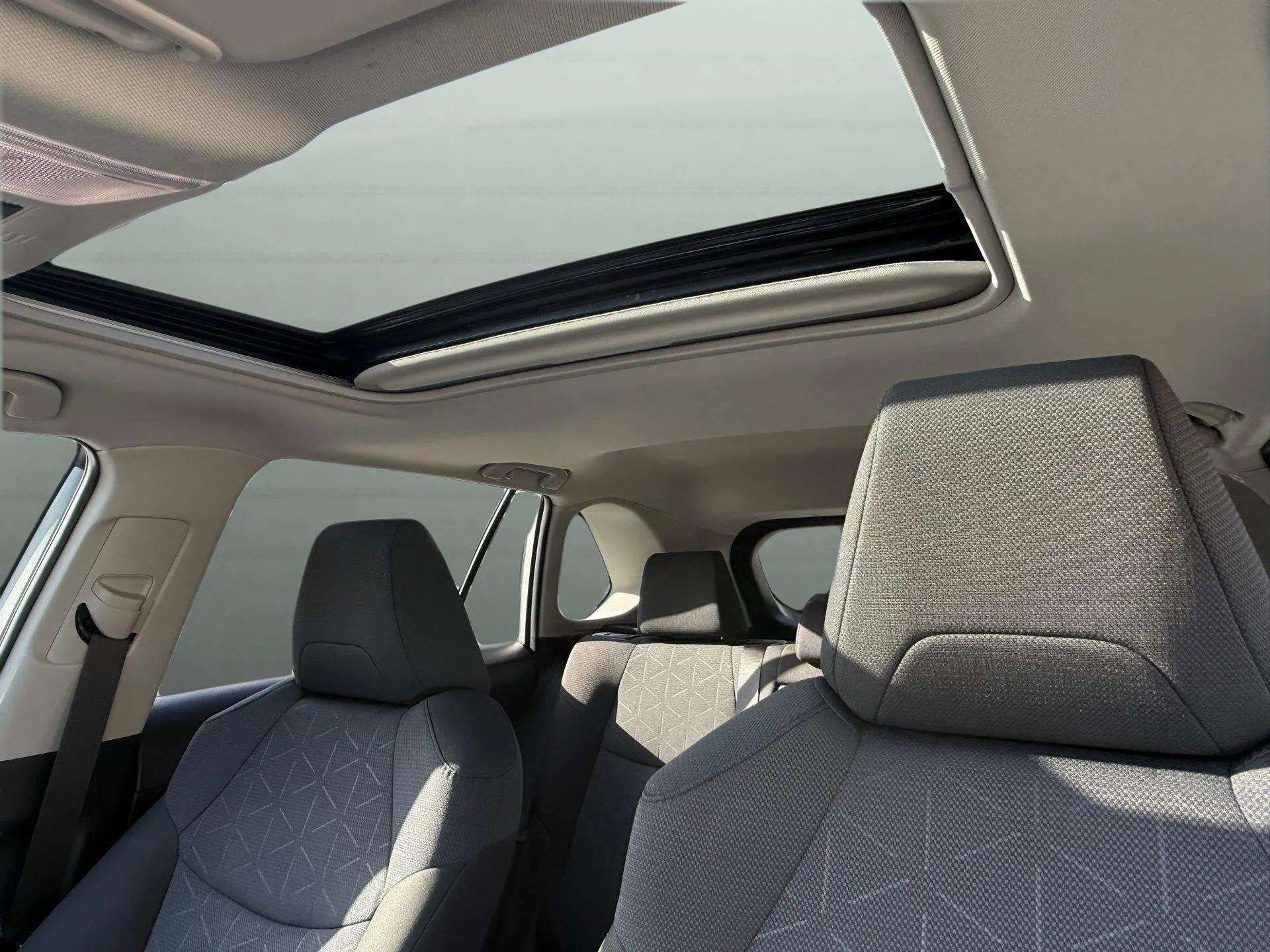 Used 2025 Toyota RAV4 XLE w/ Convenience Package FWD image 33