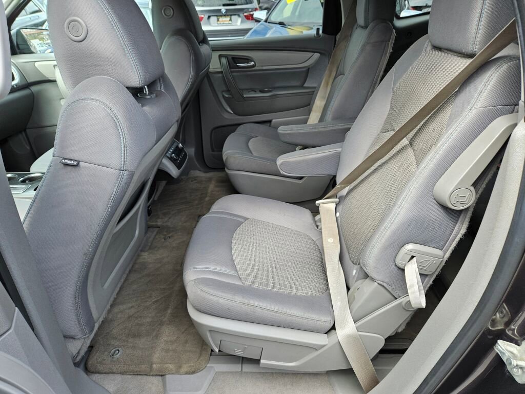 Used 2015 Chevrolet Traverse LT image 13