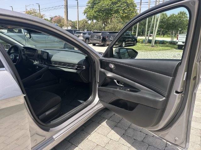 Used 2025 Hyundai Elantra SEL FWD image 23