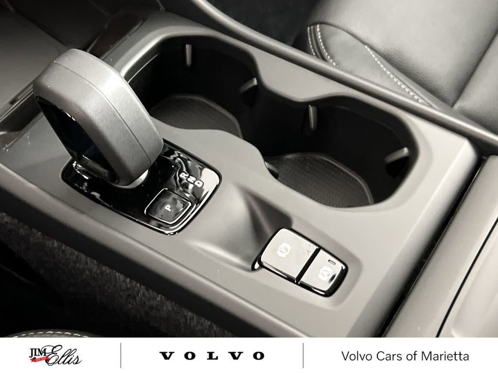 Certified 2026 Volvo XC40 B4 Core FWD image 19