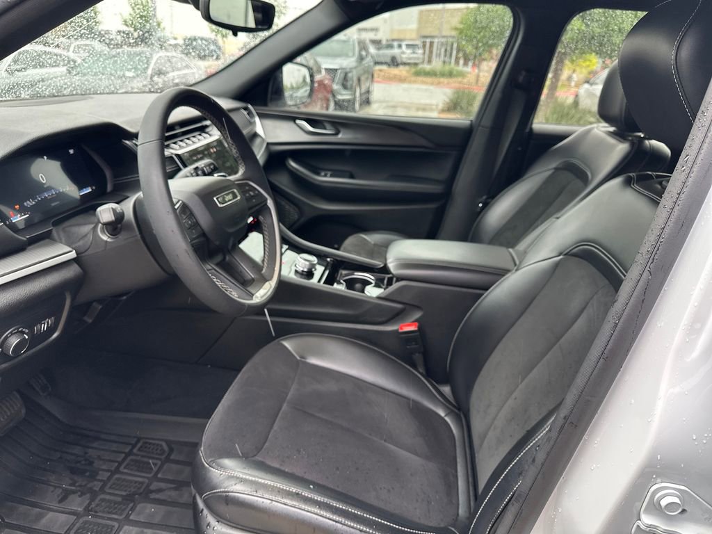 Used 2023 Jeep Grand Cherokee L Laredo RWD image 17