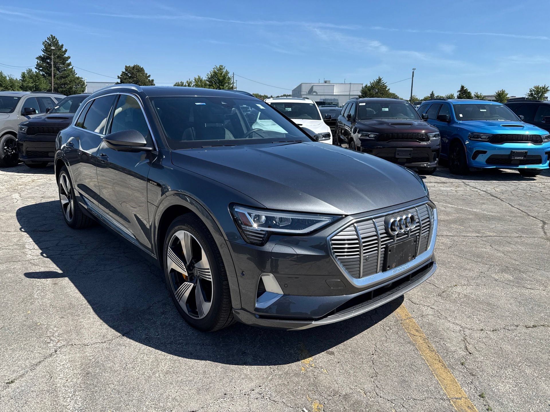 Used 2019 Audi e-tron Prestige w/ Prestige Package AWD/4WD image 4