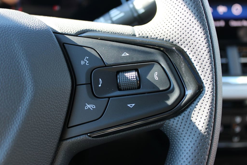 New 2026 Chevrolet Trax LT w/ Sunroof Package image 32