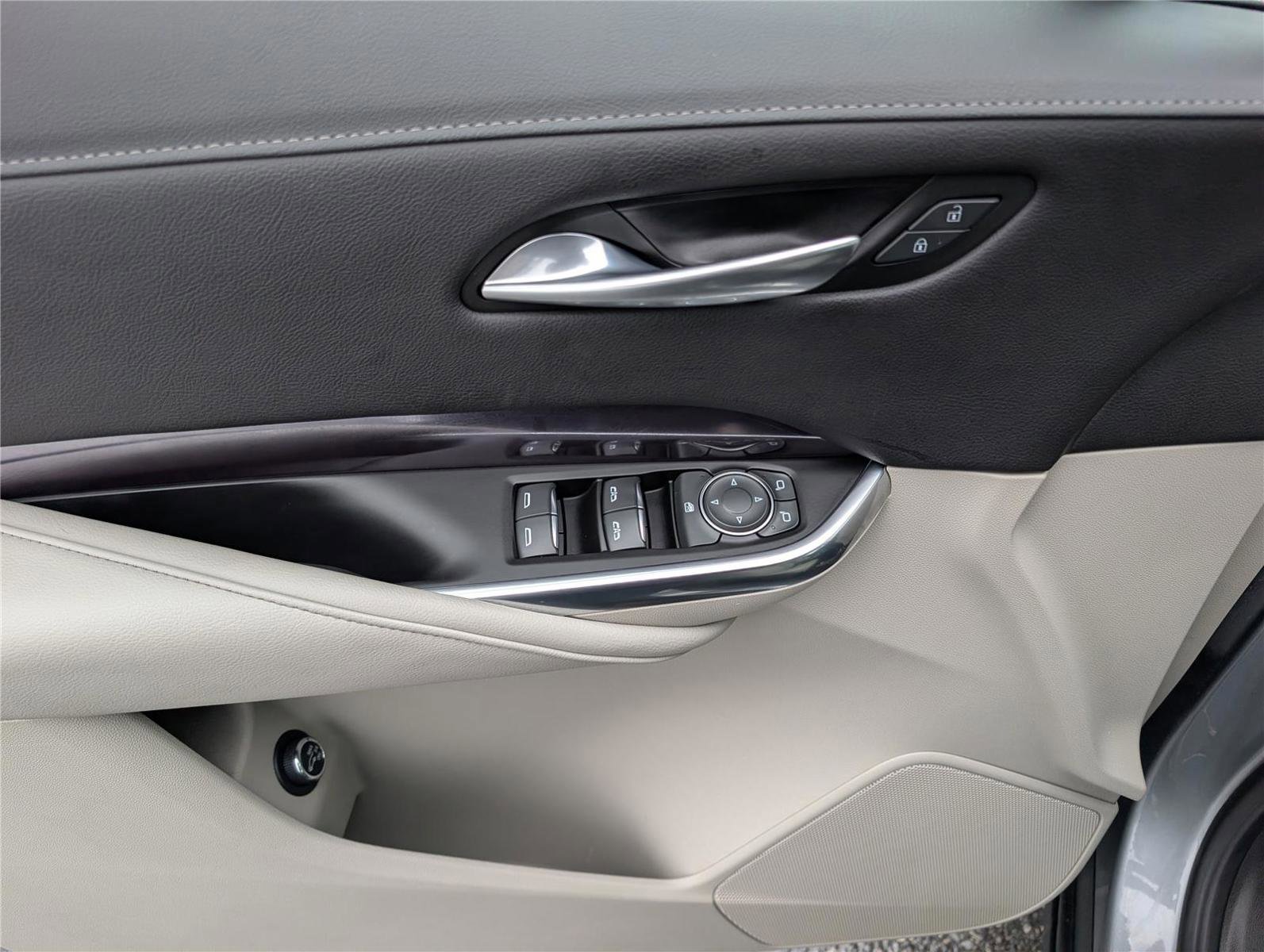 Used 2023 Cadillac XT4 Luxury w/ Cold Weather Package image 21