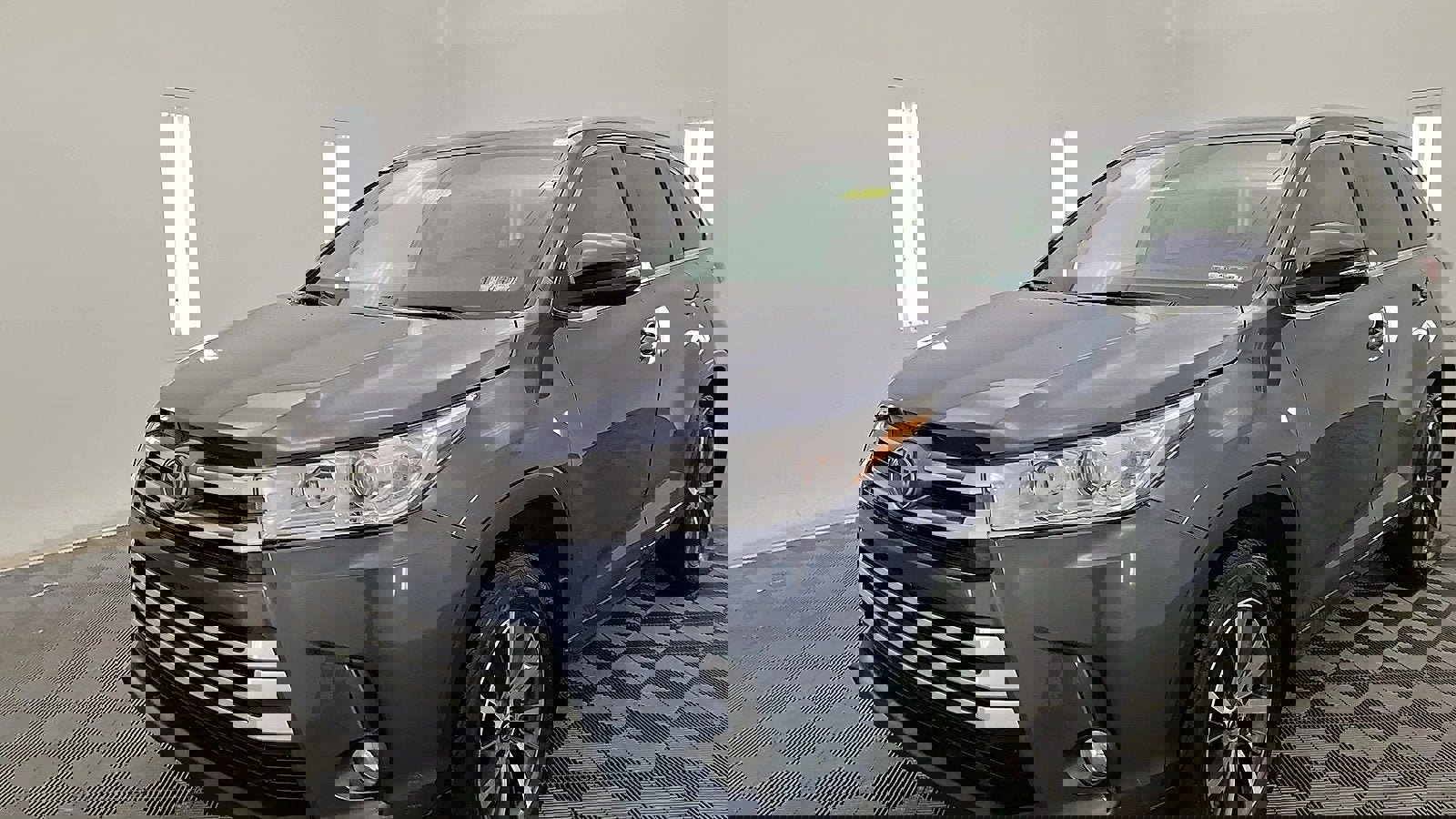 Used 2018 Toyota Highlander XLE image 8