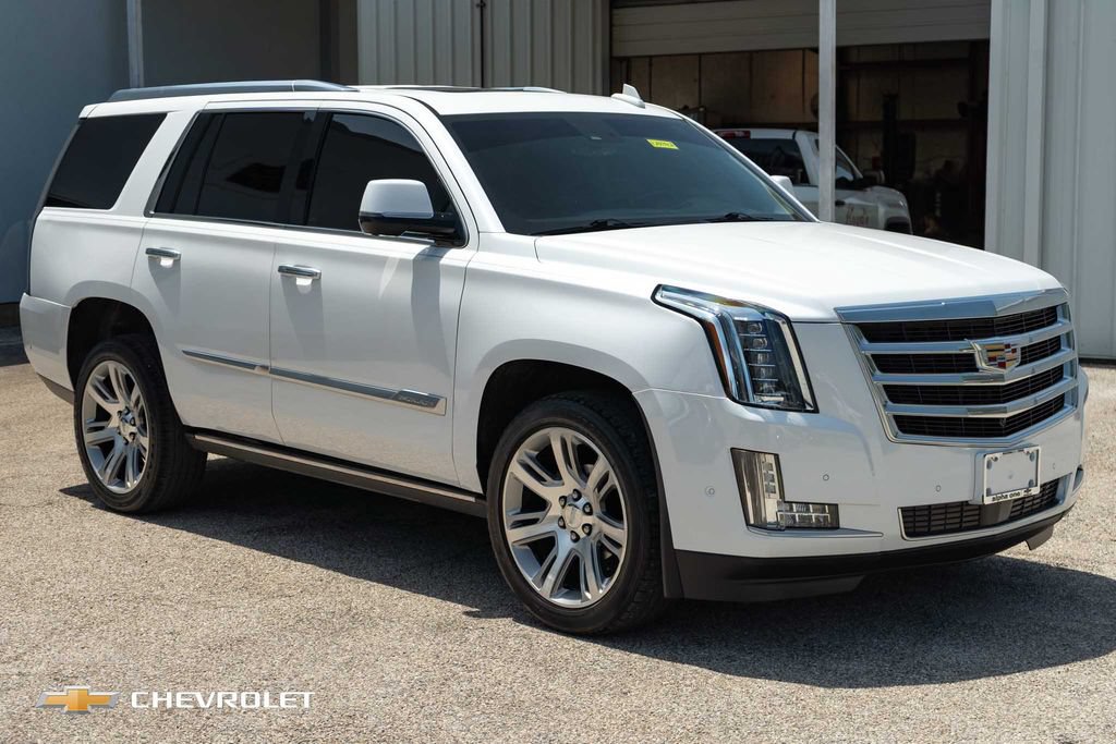 Used 2017 Cadillac Escalade Premium Luxury RWD image 3