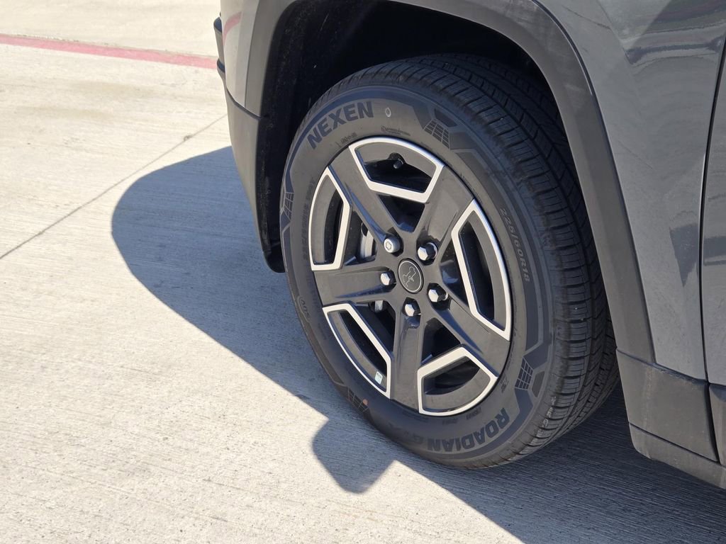 New 2026 Jeep Cherokee Laredo image 7