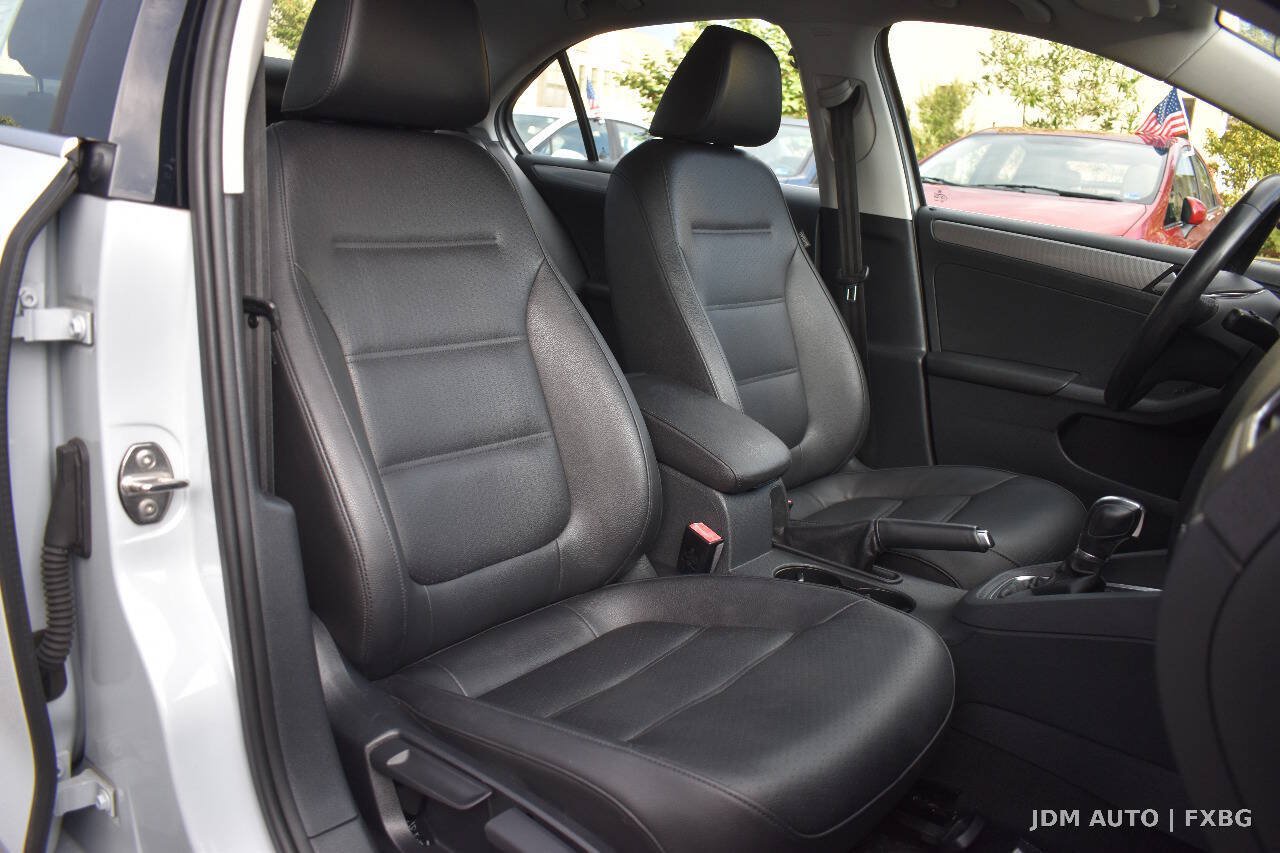 Used 2017 Volkswagen Jetta SE FWD image 13