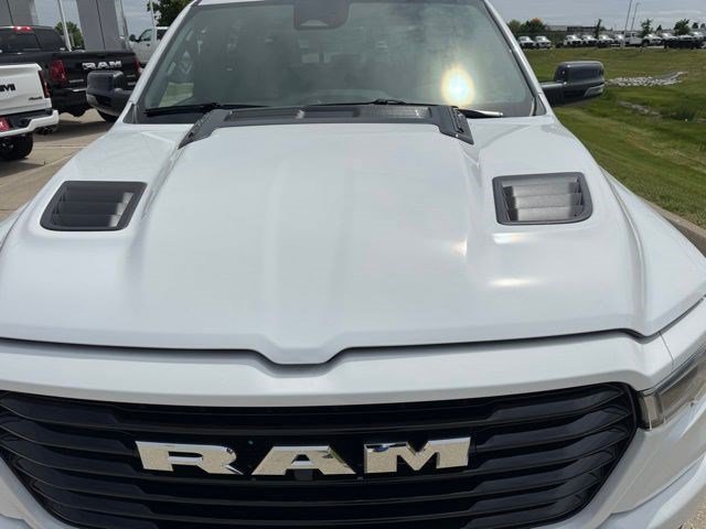 New 2026 RAM 1500 Laramie w/ Sport Appearance Package AWD/4WD image 39