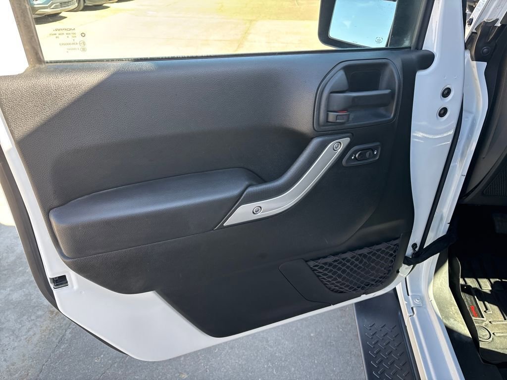 Used 2018 Jeep Wrangler Unlimited Sahara w/ Connectivity Group image 10