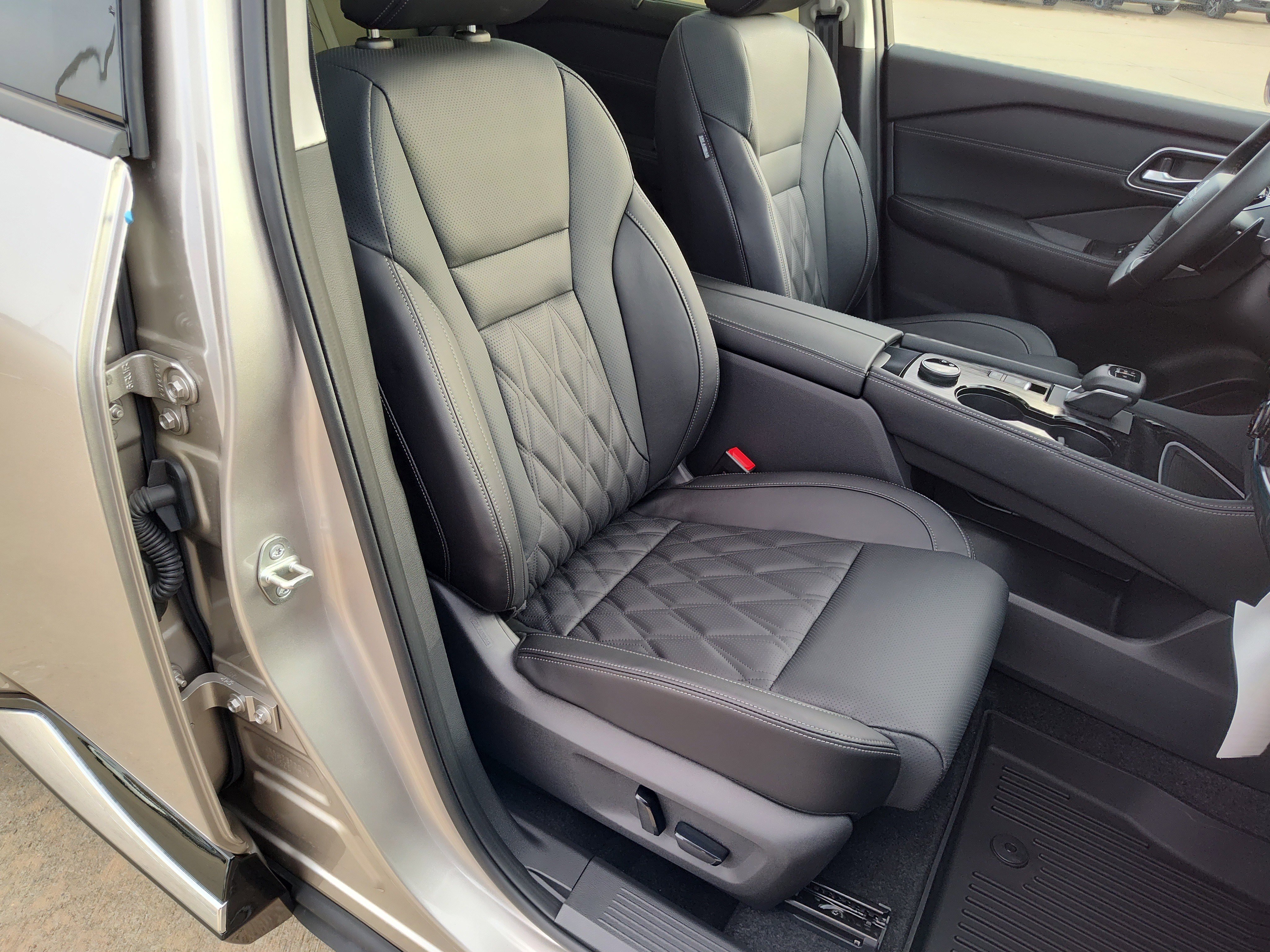 New 2026 Nissan Rogue Platinum w/ Tech Package image 13