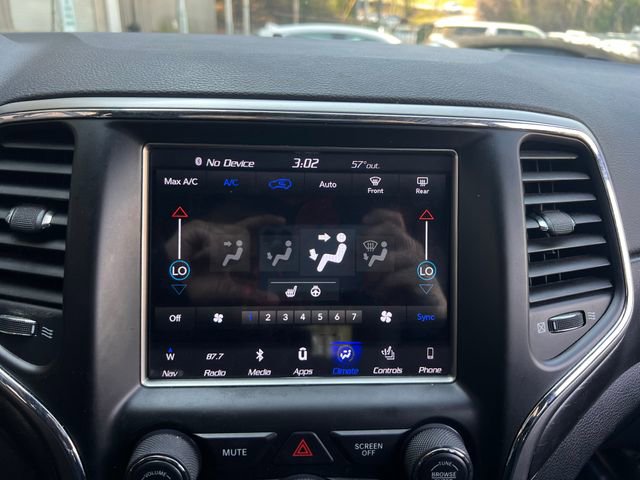 Used 2018 Jeep Grand Cherokee Altitude image 23
