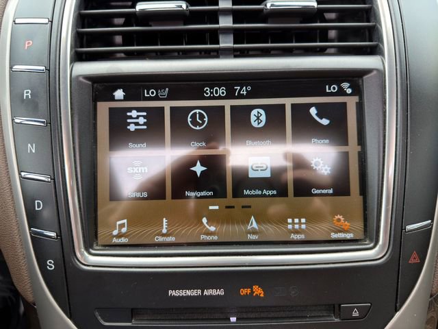 Used 2017 Lincoln MKX Reserve image 27