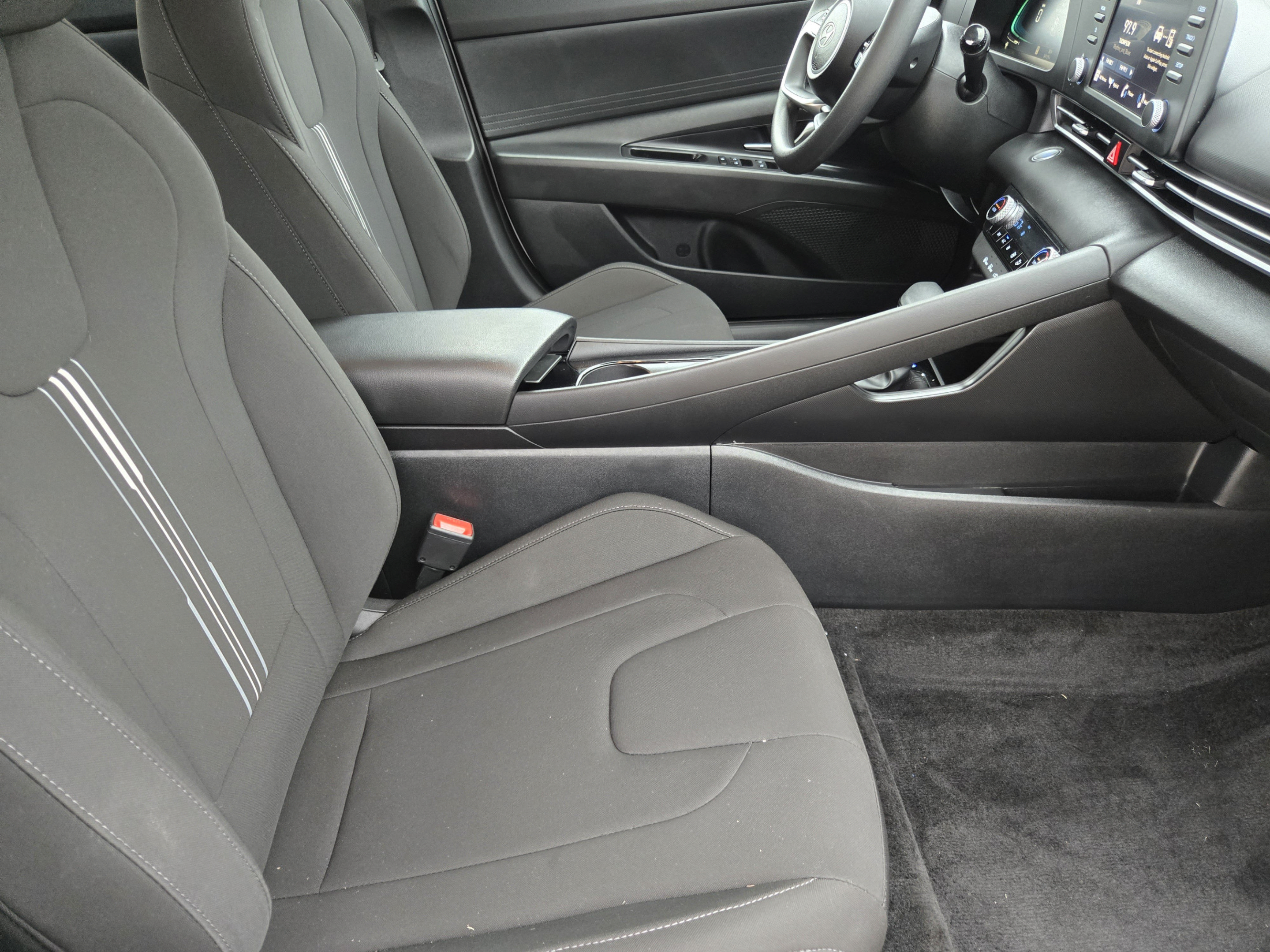 Used 2025 Hyundai Elantra Hybrid FWD image 10