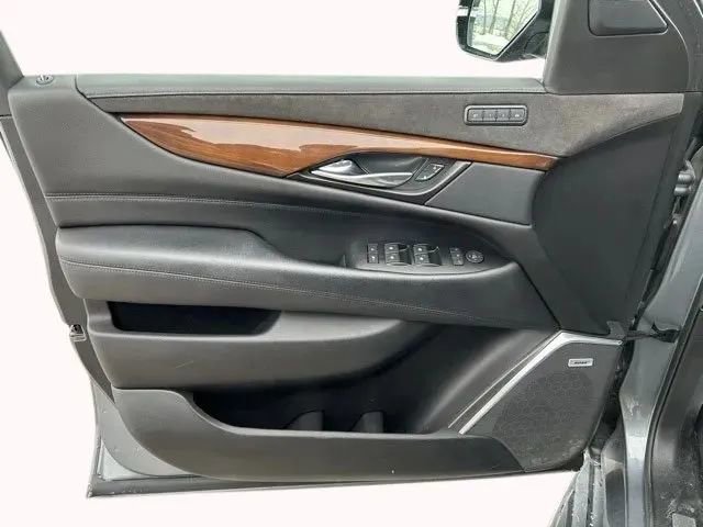 Used 2020 Cadillac Escalade ESV Luxury w/ Escalade Sport Edition image 11