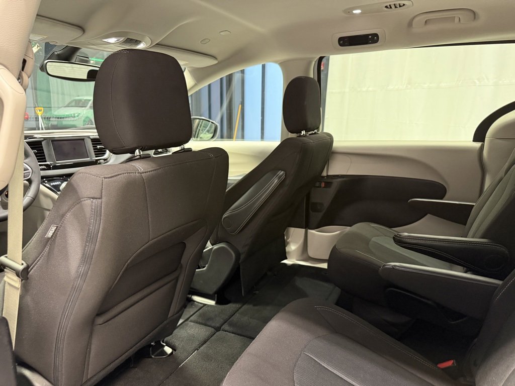 Used 2024 Chrysler Voyager LX image 20