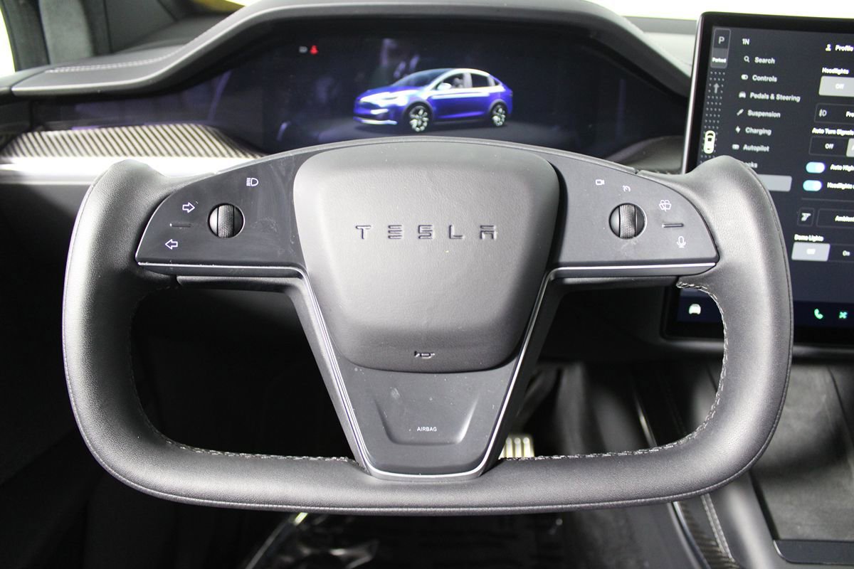 Used 2022 Tesla Model X Plaid image 11
