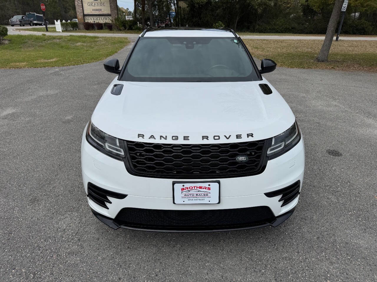 Used 2018 Land Rover Range Rover Velar R-Dynamic HSE image 2