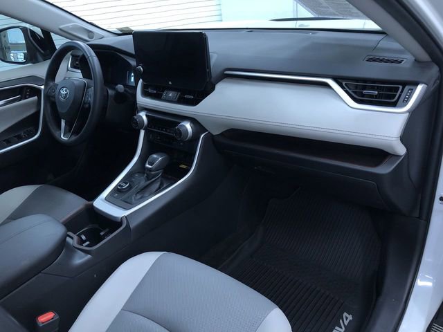 Used 2023 Toyota RAV4 Limited image 23