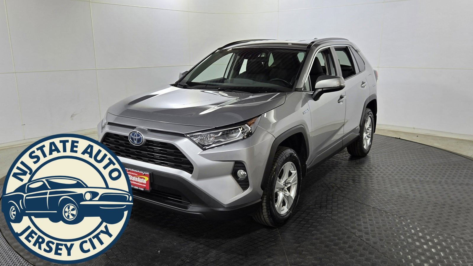 Used 2020 Toyota RAV4 XLE image 3