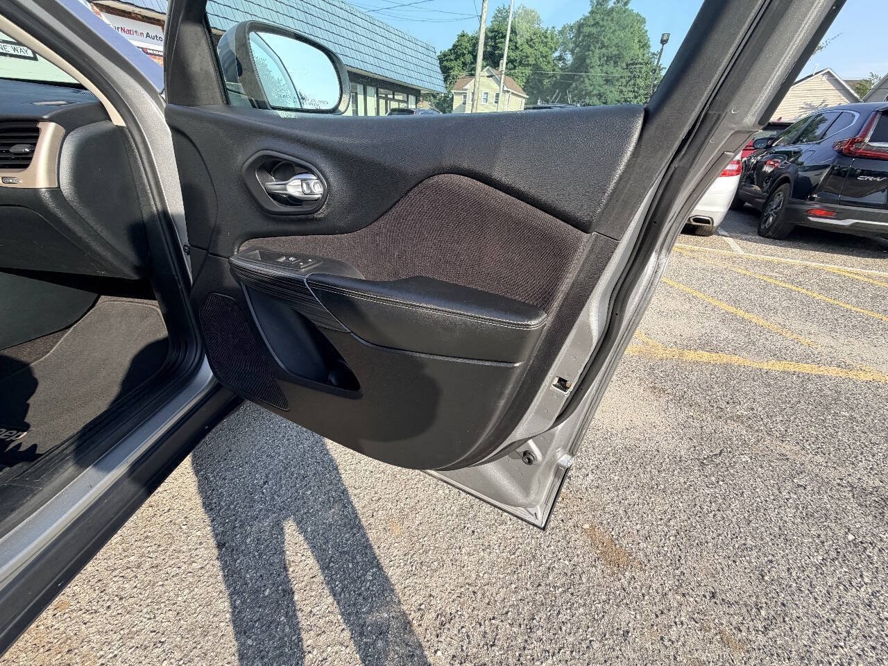 Used 2016 Jeep Cherokee Latitude AWD/4WD image 59