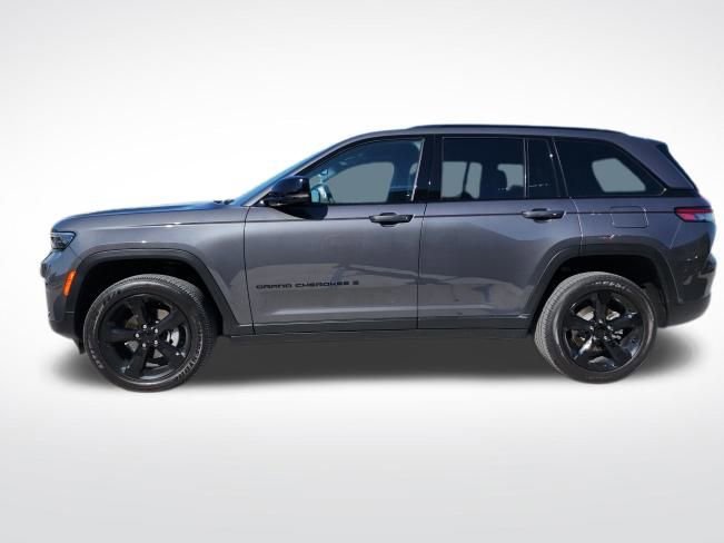 Used 2023 Jeep Grand Cherokee Altitude image 36