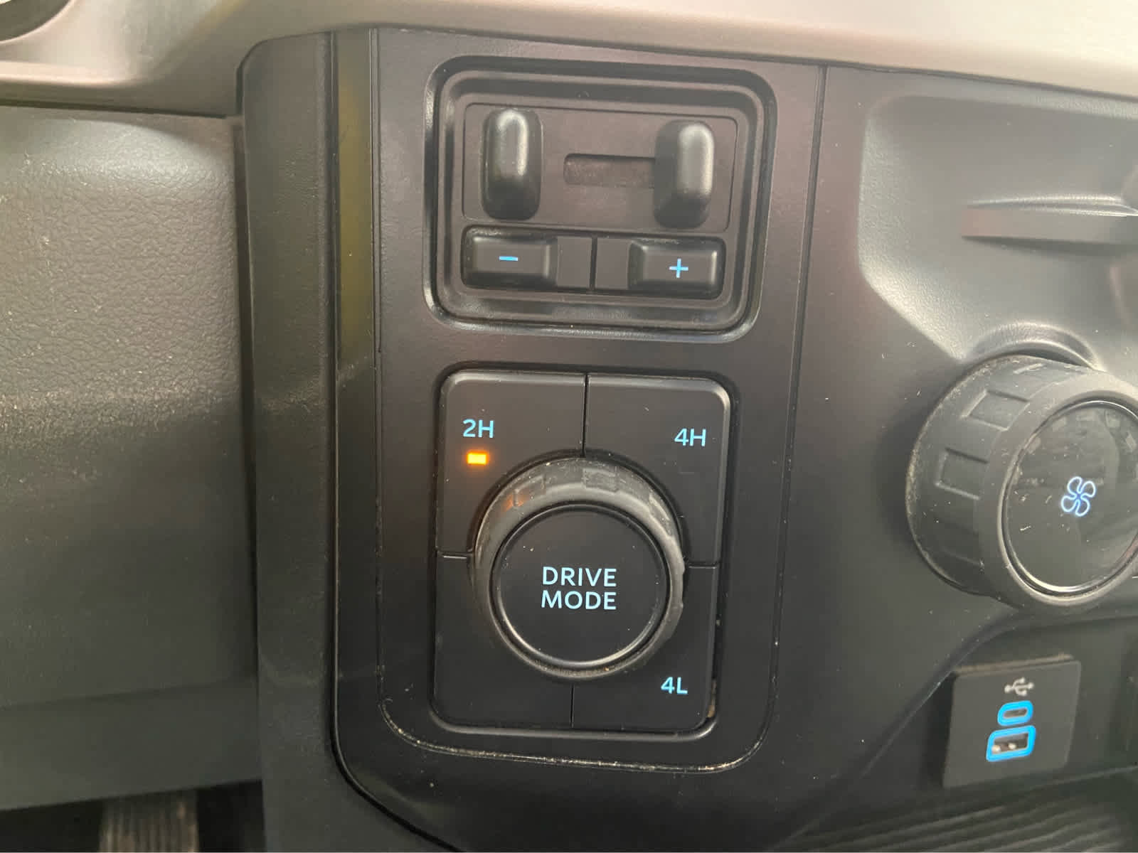 Used 2024 Ford F350 XLT image 33