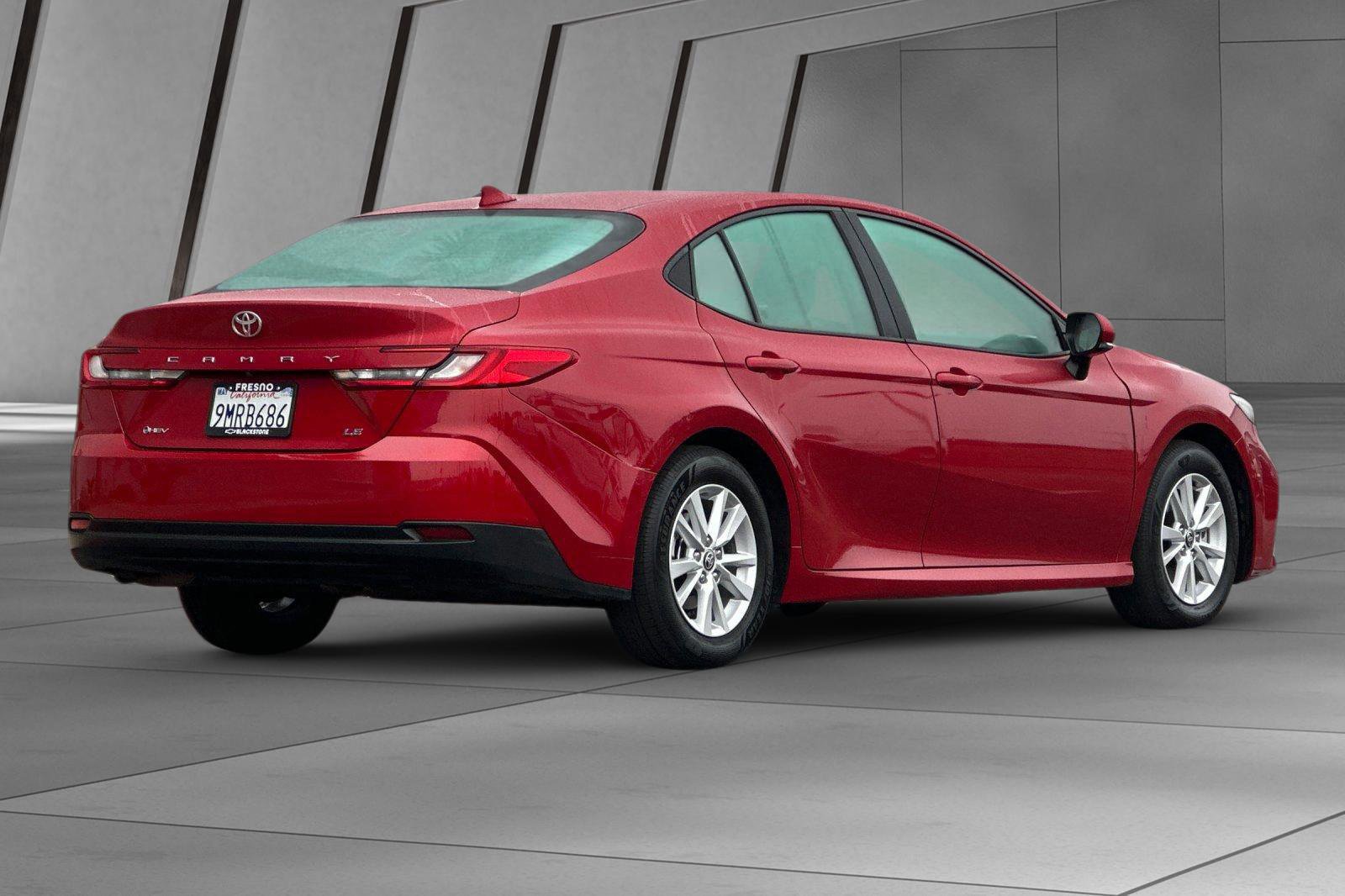 Used 2025 Toyota Camry LE image 4