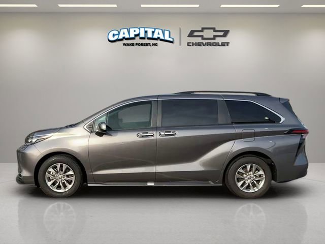 Used 2024 Toyota Sienna XLE image 2