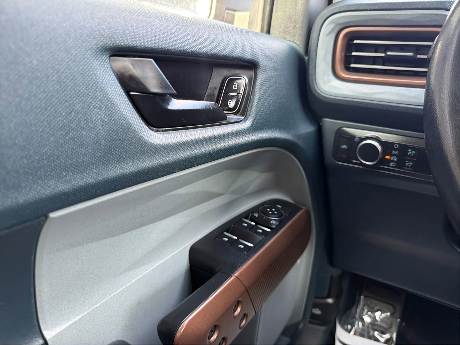 Used 2022 Ford Maverick Lariat w/ Equipment Group 500A Standard image 18