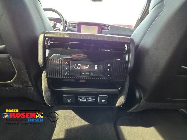 Used 2023 Jeep Wagoneer Series III w/ Preferred Equipment Group AWD/4WD image 36