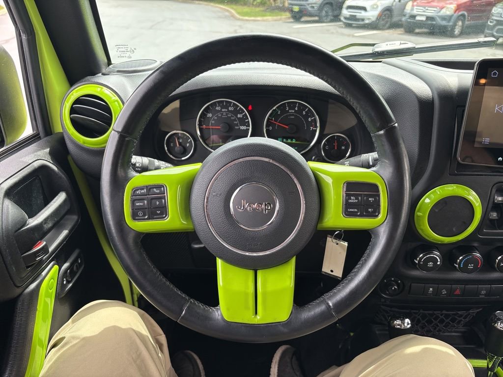 Used 2016 Jeep Wrangler Unlimited Sahara w/ Connectivity Group AWD/4WD image 16